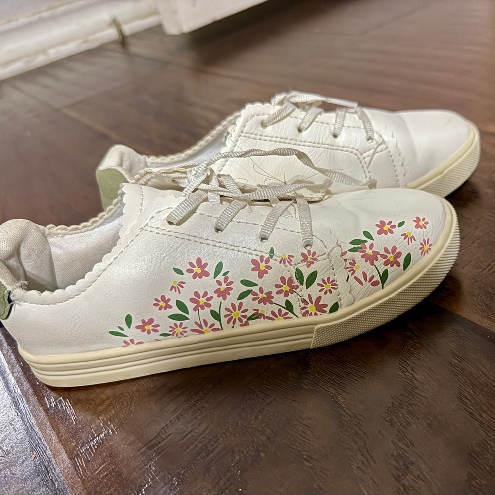 Like New OshKosh B’Gosh sneakers